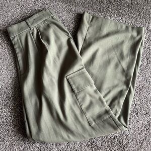 ⭐️Hollister Livvy - High Rise Tailored Pants: Army Green Cargo
